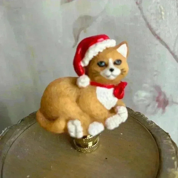 Lamp Toppers 1999 "Crown Your Lamps" Collectible Christmas Cat Christmas Decor - Picture 1 of 8